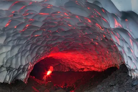 snowcaves01.webp