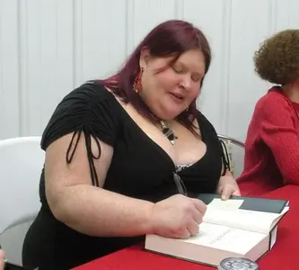 cassandra-clare-author.webp