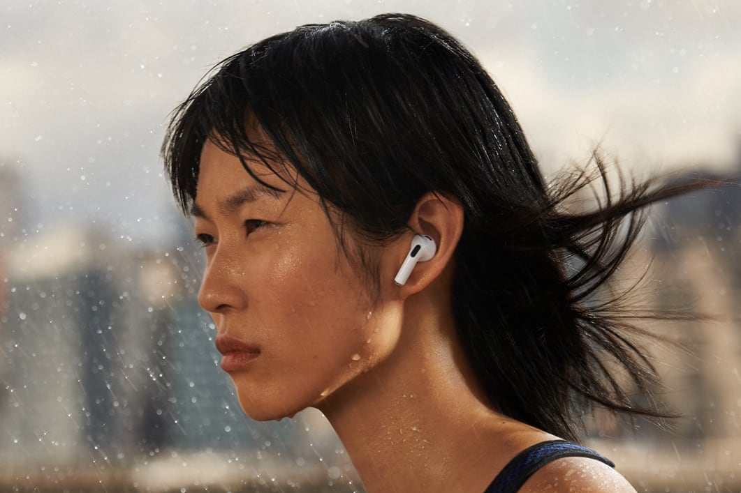 Apple_AirPods-3rd-gen_lifestyle-01_1018202123.jpg