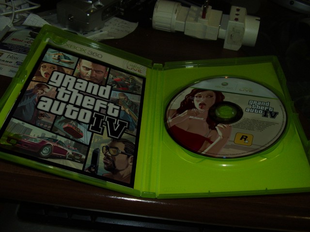 Коробка 4 игра. Диск для Xbox 360 Grand Theft auto IV. Коробка от Xbox 360. Коллекционный бокс ГТА 4. Распаковка коробки ГТА 4.